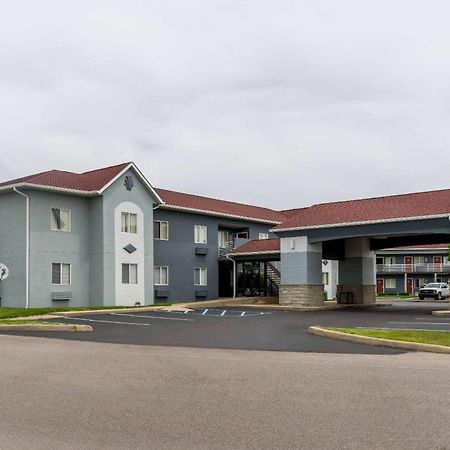 Hotel Super 8 By Wyndham Indianapolis/Ne/Castleton Area Esterno foto