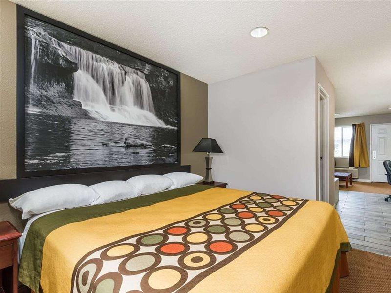 Hotel Super 8 By Wyndham Indianapolis/Ne/Castleton Area Esterno foto