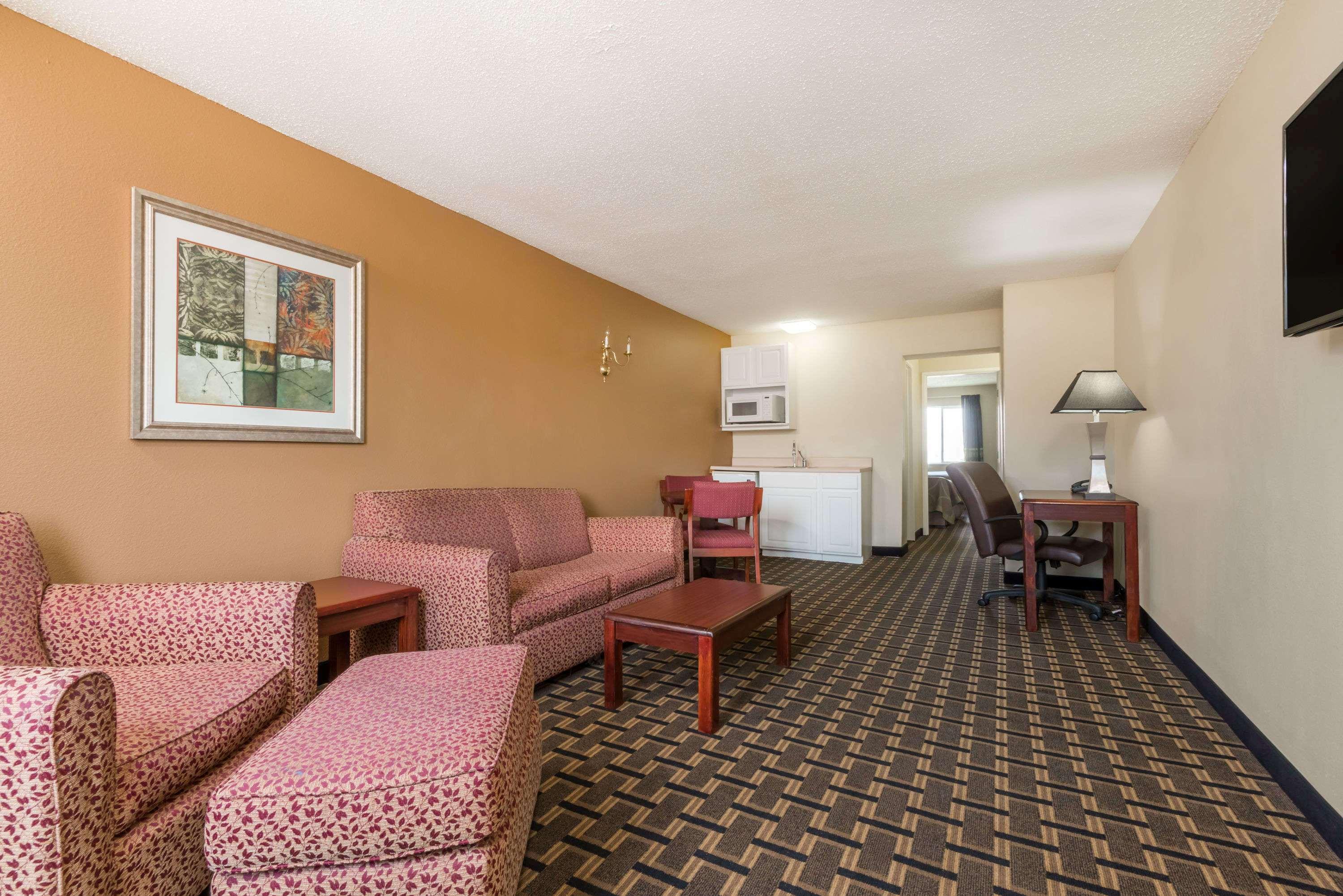 Hotel Super 8 By Wyndham Indianapolis/Ne/Castleton Area Esterno foto