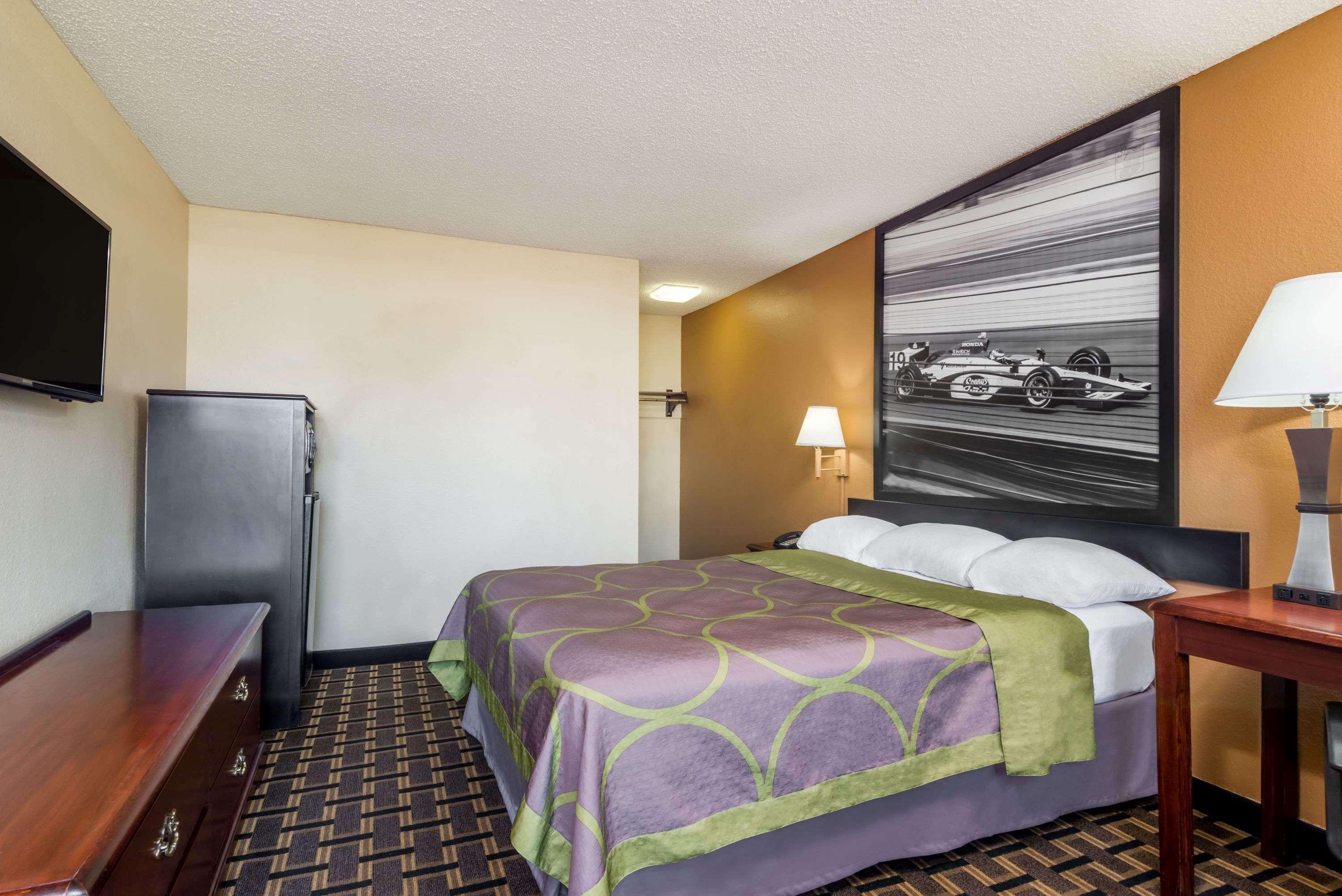 Hotel Super 8 By Wyndham Indianapolis/Ne/Castleton Area Esterno foto