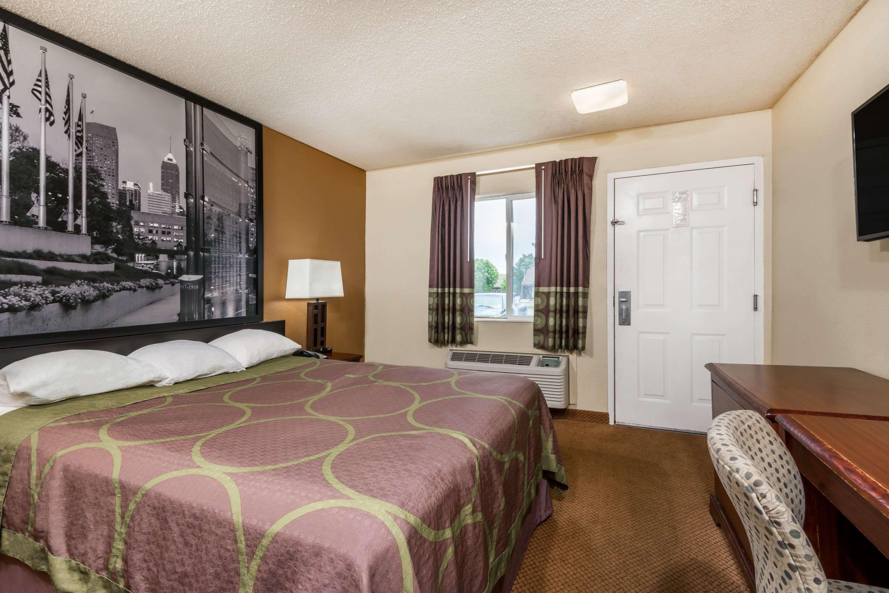 Hotel Super 8 By Wyndham Indianapolis/Ne/Castleton Area Esterno foto