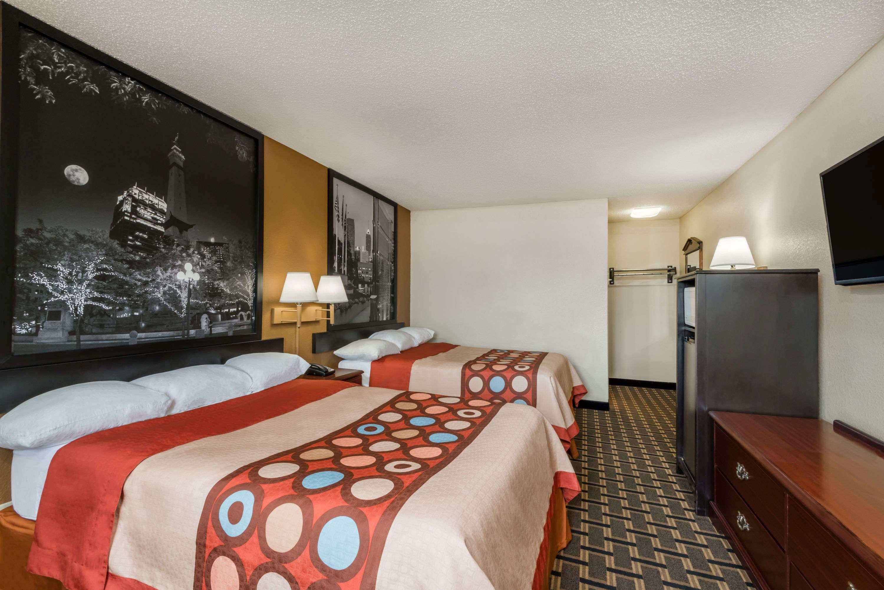 Hotel Super 8 By Wyndham Indianapolis/Ne/Castleton Area Esterno foto