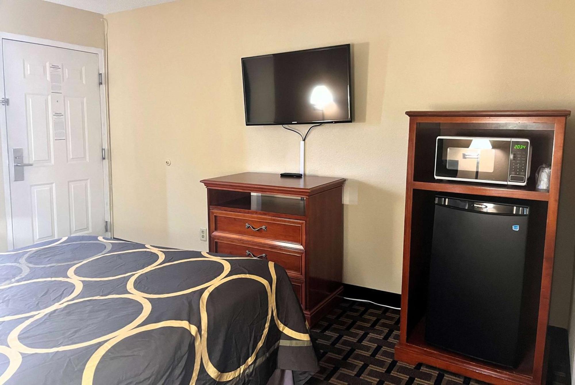 Hotel Super 8 By Wyndham Indianapolis/Ne/Castleton Area Esterno foto
