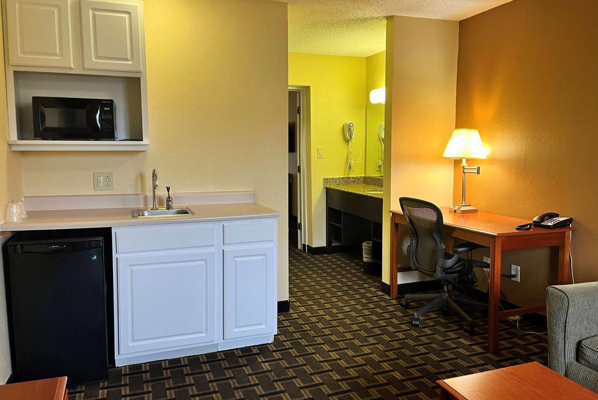 Hotel Super 8 By Wyndham Indianapolis/Ne/Castleton Area Esterno foto