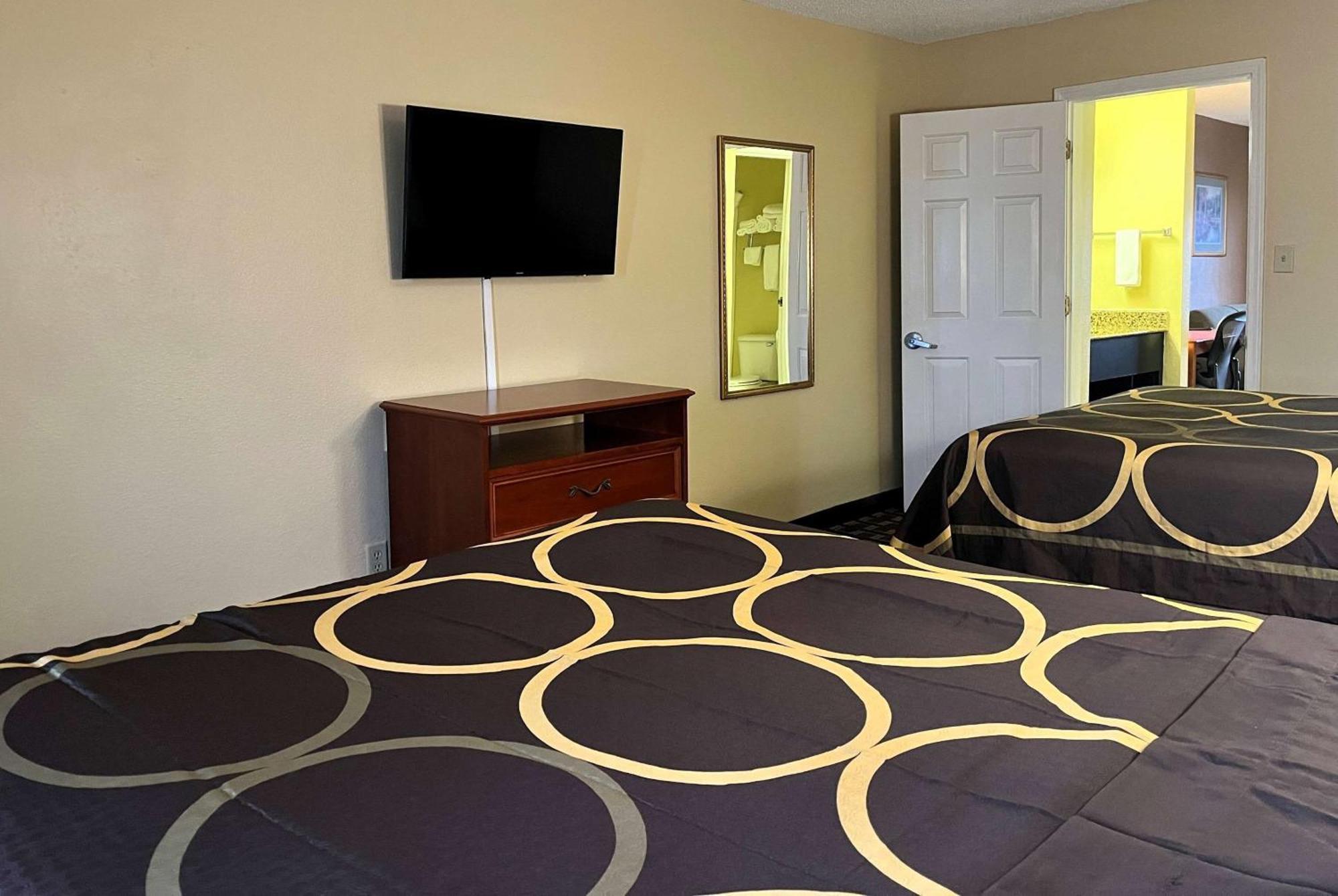 Hotel Super 8 By Wyndham Indianapolis/Ne/Castleton Area Esterno foto