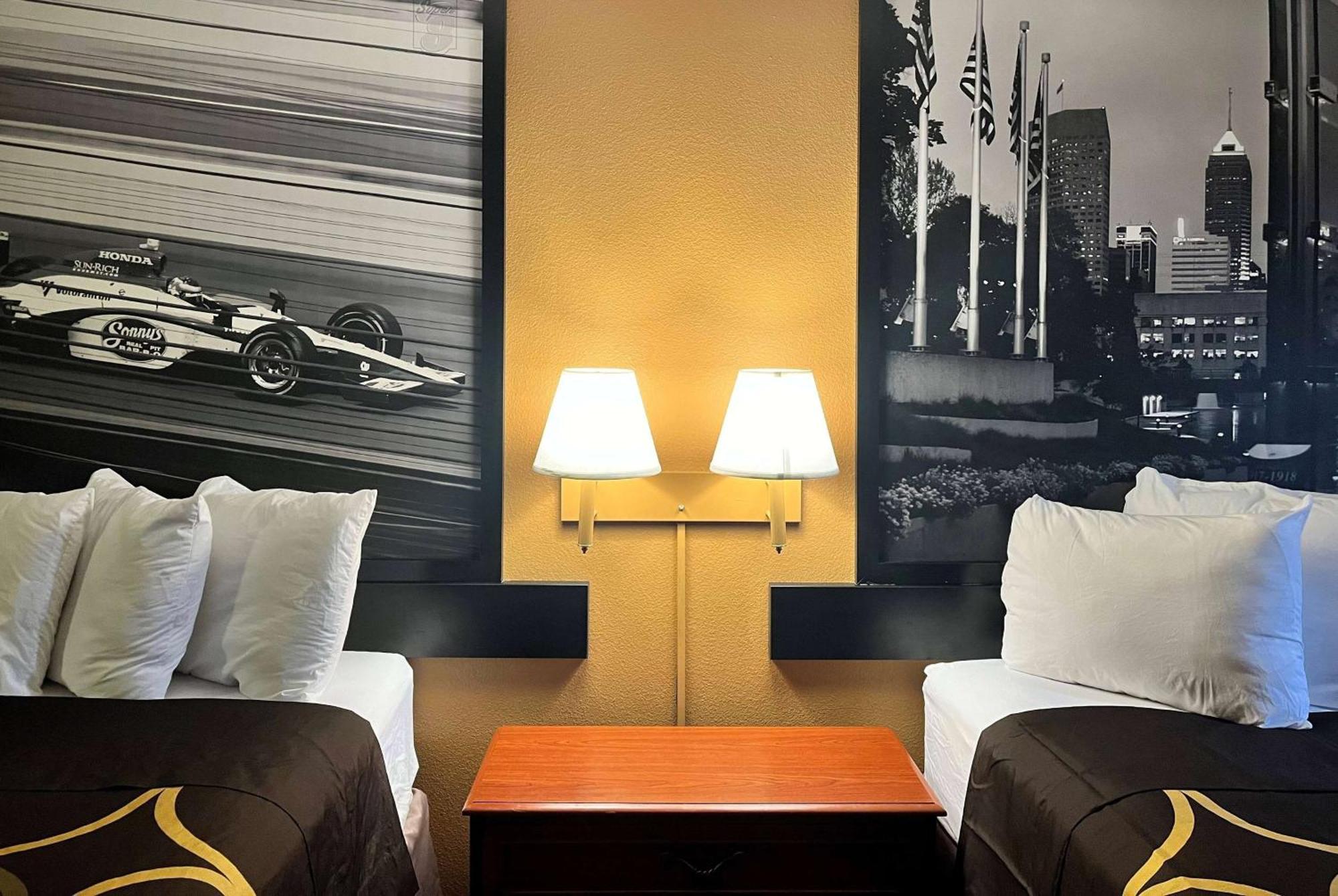 Hotel Super 8 By Wyndham Indianapolis/Ne/Castleton Area Esterno foto