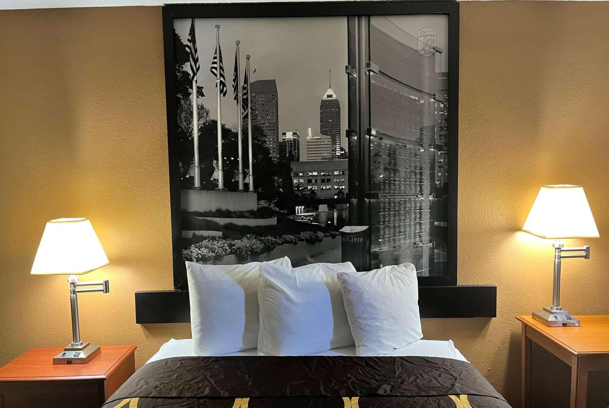 Hotel Super 8 By Wyndham Indianapolis/Ne/Castleton Area Esterno foto