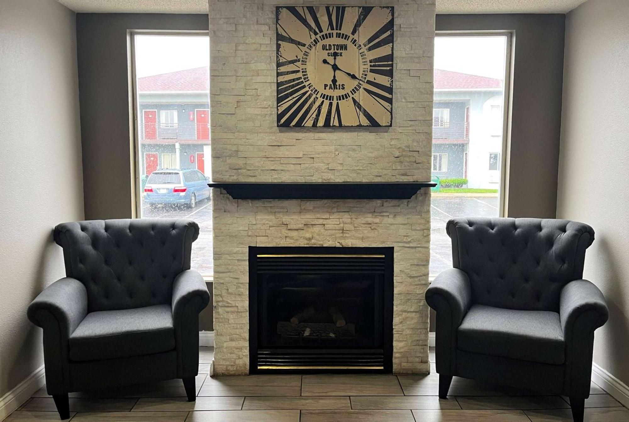 Hotel Super 8 By Wyndham Indianapolis/Ne/Castleton Area Esterno foto
