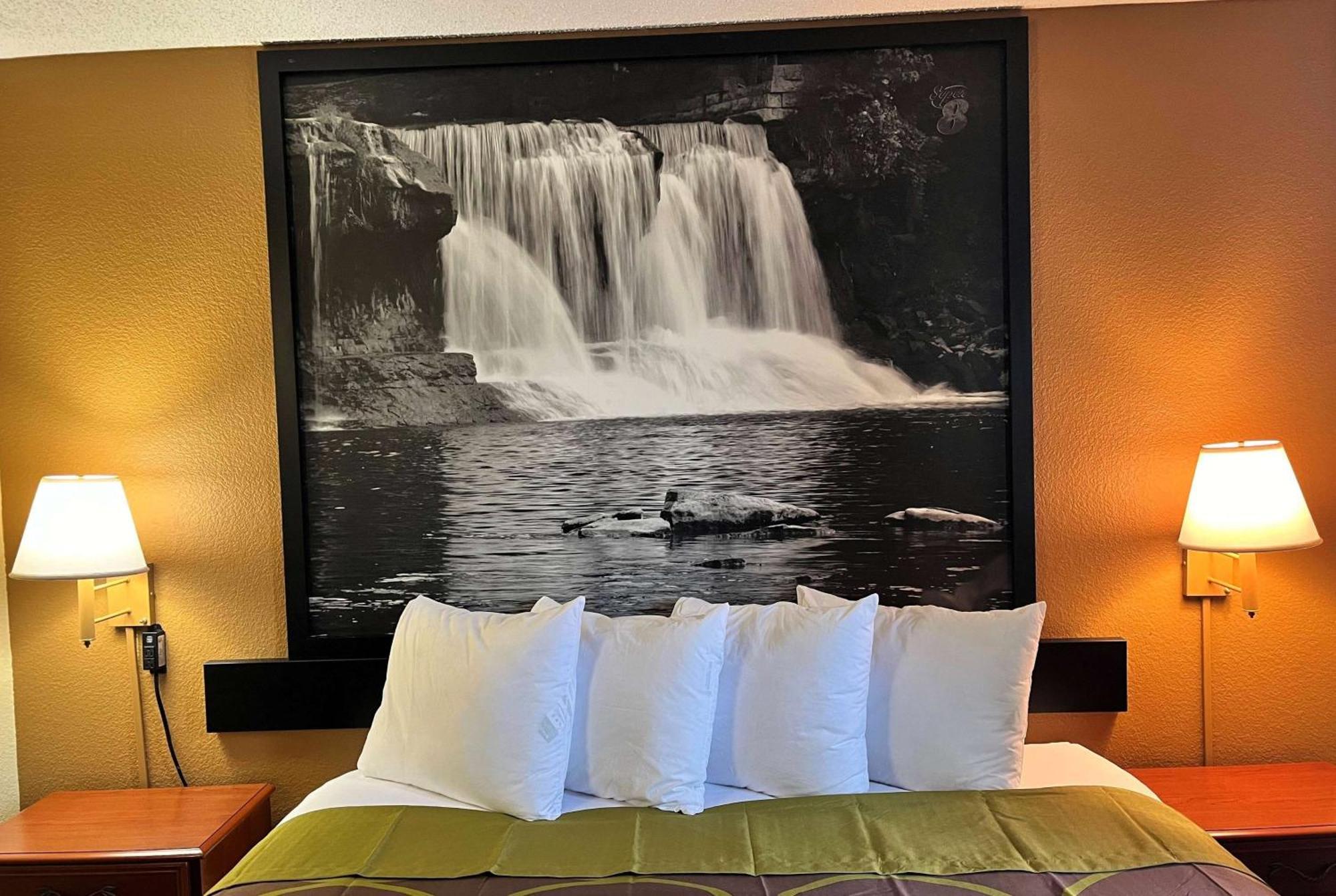 Hotel Super 8 By Wyndham Indianapolis/Ne/Castleton Area Esterno foto