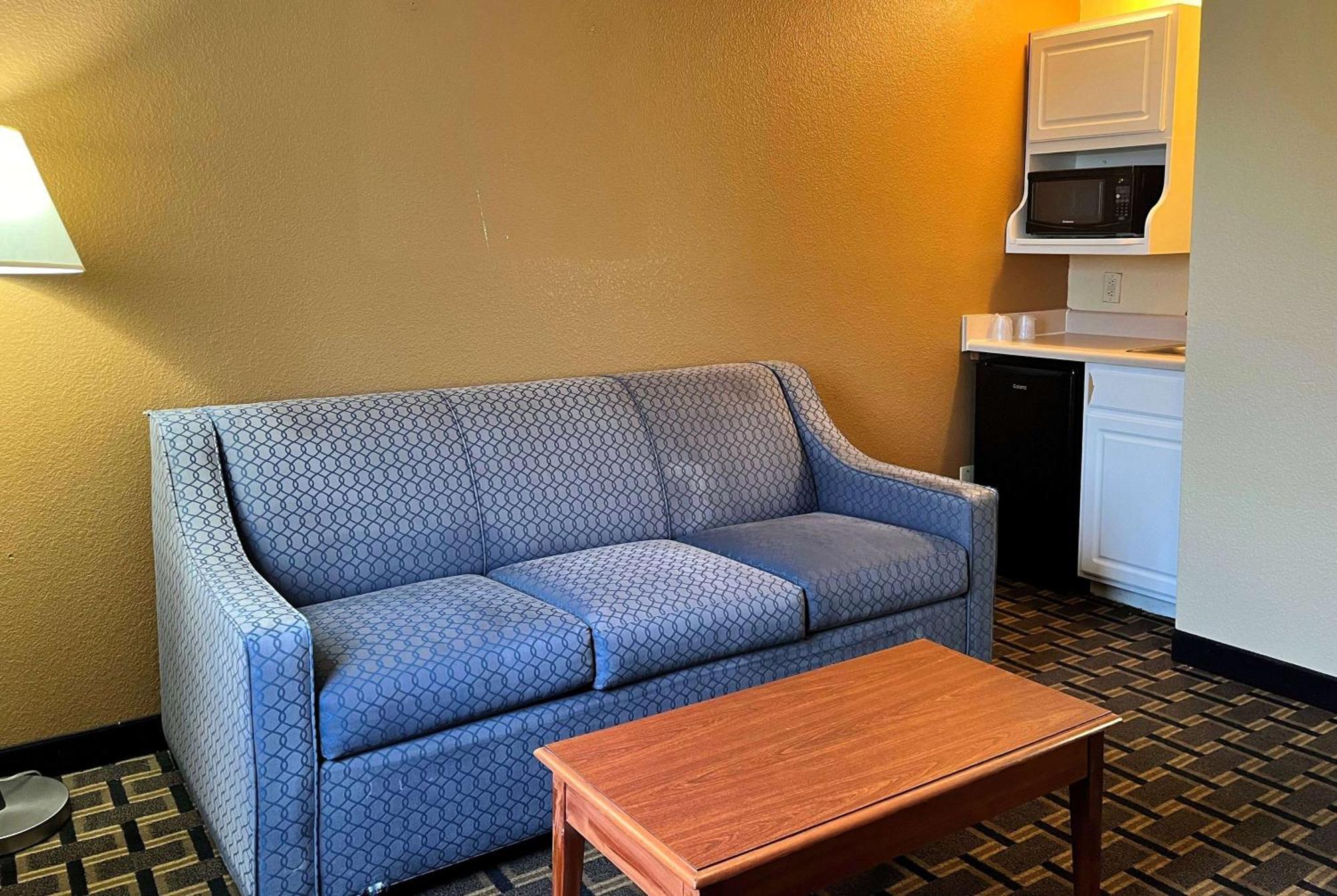 Hotel Super 8 By Wyndham Indianapolis/Ne/Castleton Area Esterno foto