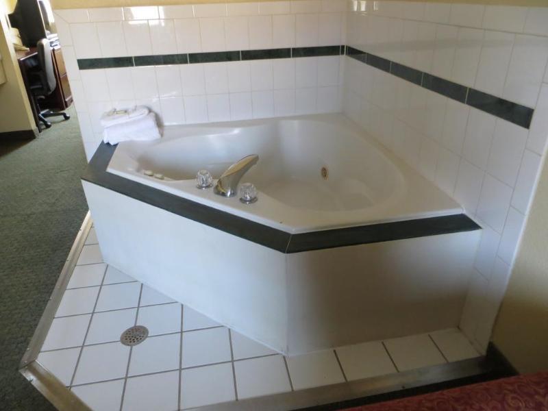 Hotel Super 8 By Wyndham Indianapolis/Ne/Castleton Area Esterno foto