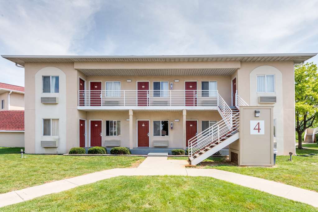 Hotel Super 8 By Wyndham Indianapolis/Ne/Castleton Area Esterno foto